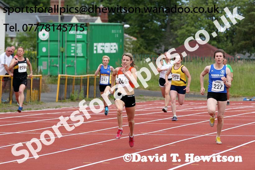 200 metres, North East Masters Champs, Monkton Stadium,  Jarrow. Photo: David T. Hewitson/Sports for All Pics